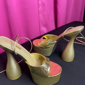 FASHION NOVA - Gold Metallic Mules